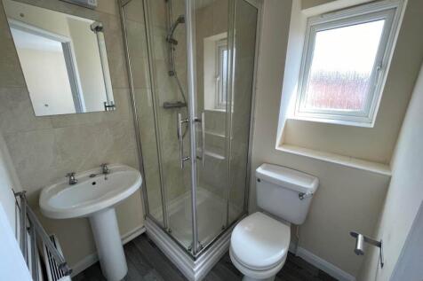 sloe close 27 ensuit