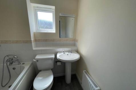 sloe close 27 bathro