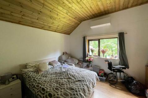 buttercup bed 2