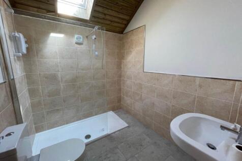 LAVENDER SHOWER ROOM