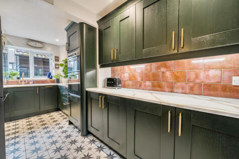 1368590-9-68ef98c...