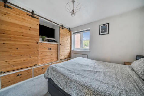 1368590-3-68ef97f...