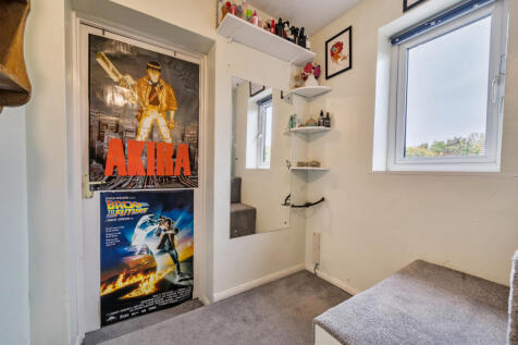 1368590-7-68ef983...