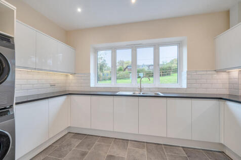 1372929-82-690241...