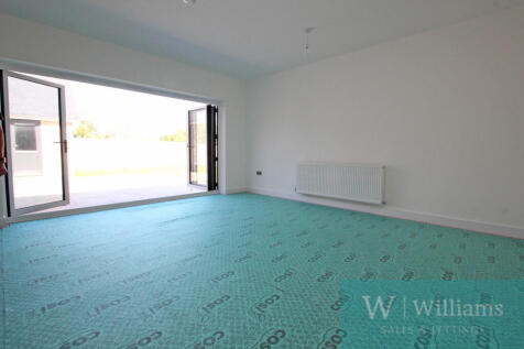Lounge with Bi folds open