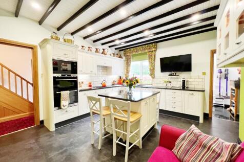 Kitchen pic 3.jpg