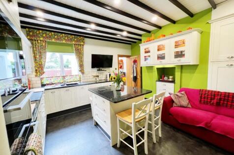 Kitchen pic 2.jpg