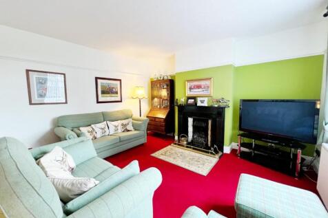 Lounge pic 3.jpg