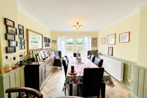Dining Room pic 3.jpg