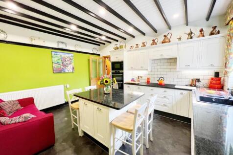 Kitchen pic 5.jpg