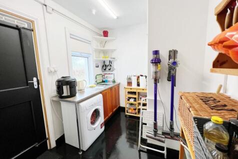 Utility Room pic 1.jpg