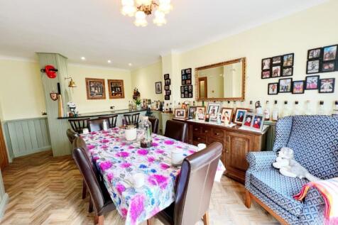 Dining Room pic 4.jpg