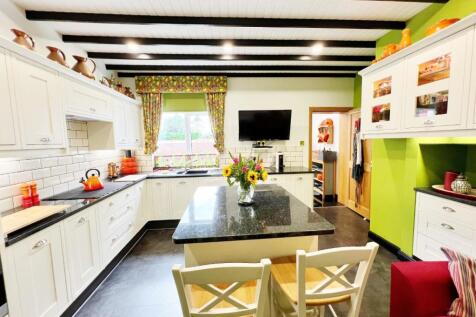 Kitchen pic 4.jpg