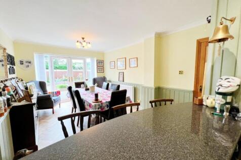 Dining Room pic 2.jpg