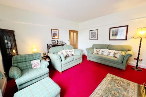 Lounge pic 4.jpg