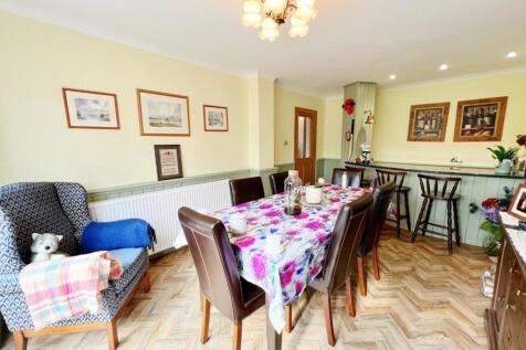 Dining Room pic 5.jpg
