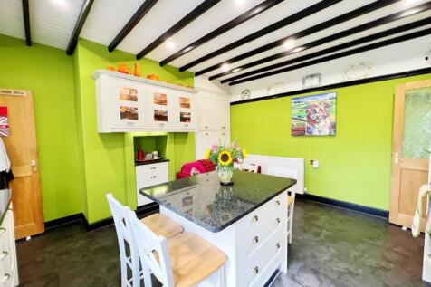 Kitchen pic 7.jpg