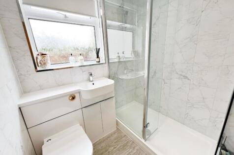 Shower Room pic 1.jpg