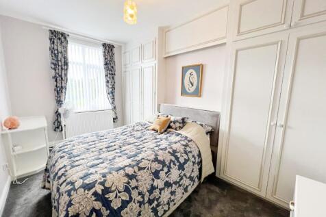 Bedroom 2 pic 2.jpg