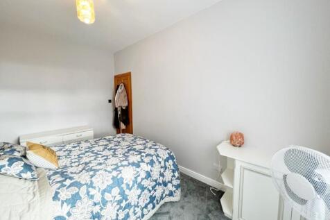 Bedroom 2 pic 3.jpg