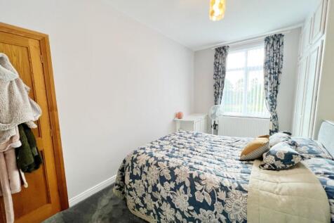 Bedroom 2 pic 1.jpg