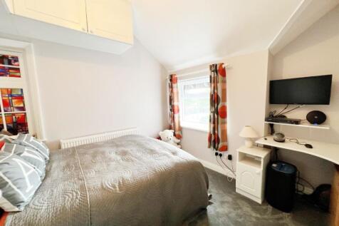 Bedroom 3 pic 1.jpg