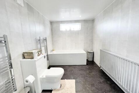 Bathroom pic 5.jpg