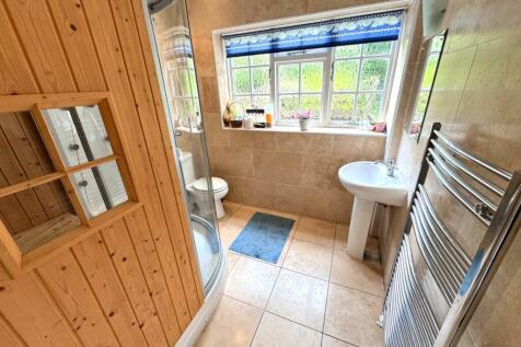 SHOWER &amp; SAUNA