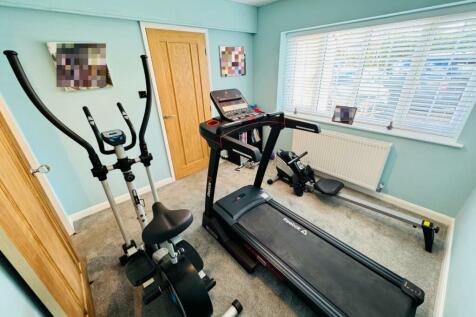 GYM / POTENTIAL GROUND FLOOR BEDROOM