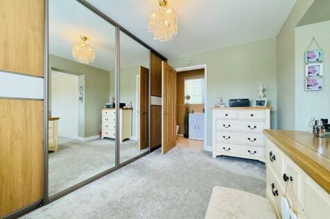 DRESSING ROOM