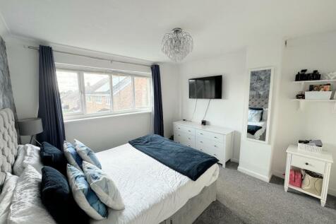 BEDROOM 1 (FRONT)