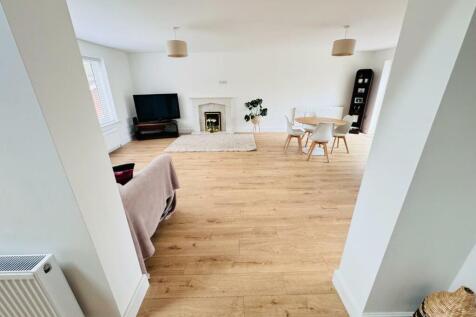 OPEN PLAN SITTING/DINING/KITCHEN