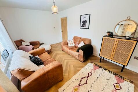 SITTING ROOM/POTENTIAL BEDROOM