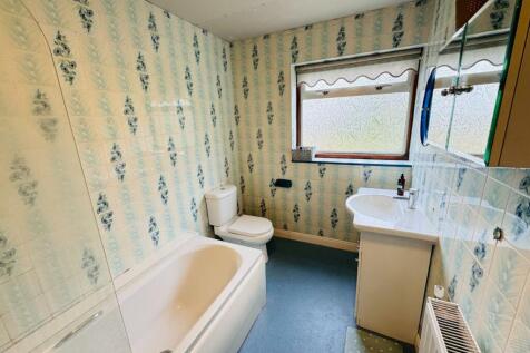 GROUND FLOOR BATHROOM