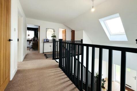 GALLERIED LANDING