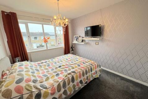 BEDROOM 1 (FRONT)