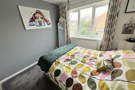 BEDROOM 2 (REAR)