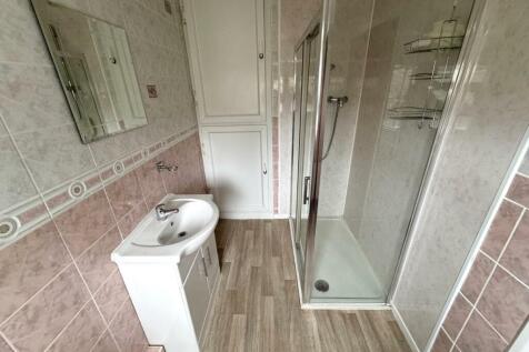 GROUND FLOOR SHOWER ROOM