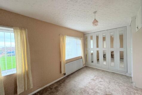 BEDROOM ( FRONT)