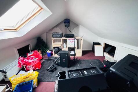 ATTIC ROOM