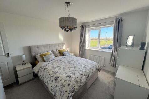 BEDROOM 1 (FRONT)