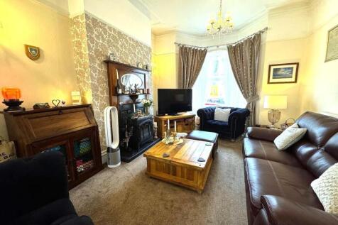 LOUNGE DINING AREA
