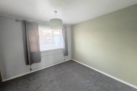 BEDROOM (FRONT)