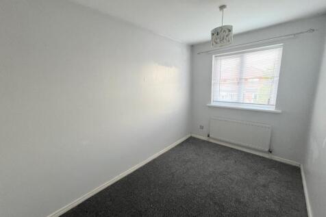 BEDROOM (REAR)