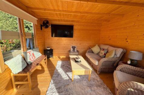SUMMERHOUSE