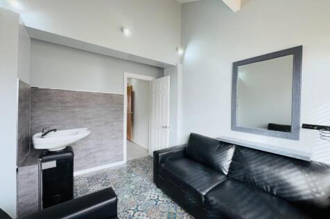 ADDITIONAL RECEPTION ROOM