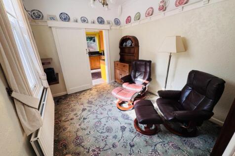 SITTING/BREAKFAST ROOM