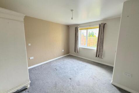 BEDROOM (REAR)