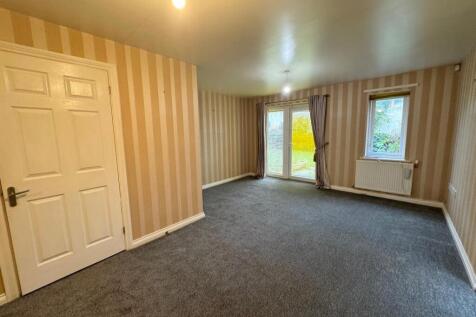 LOUNGE / DINING AREA