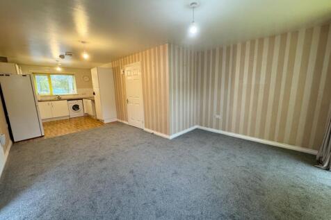 LOUNGE / DINING AREA